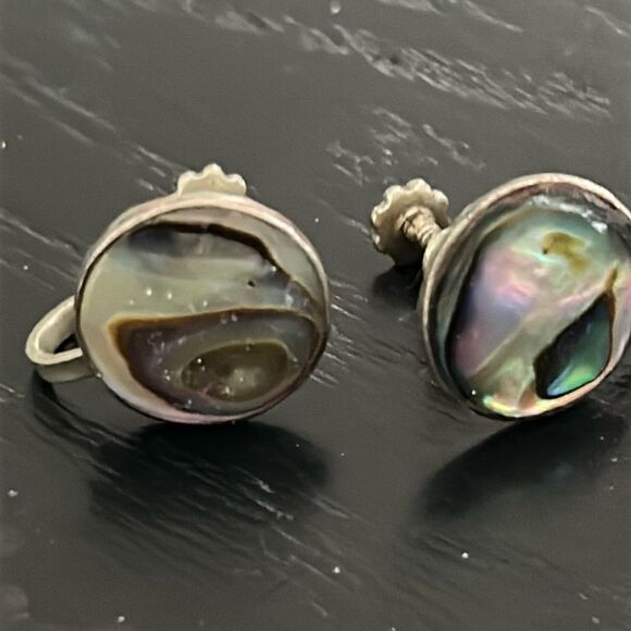 VIntage Signed Alpaca Mexico Sterling screwback earrings with mother of pearl - Picture 1 of 6